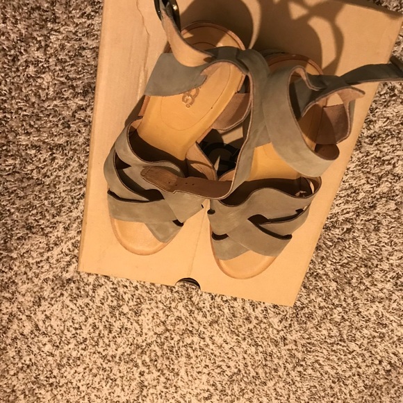 Ugg sandals brand new no box - Picture 2 of 3